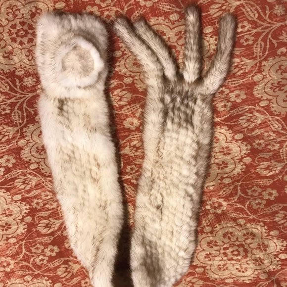 Luxuriously Authentic Soft Mink Scarf - Picture 1 of 5